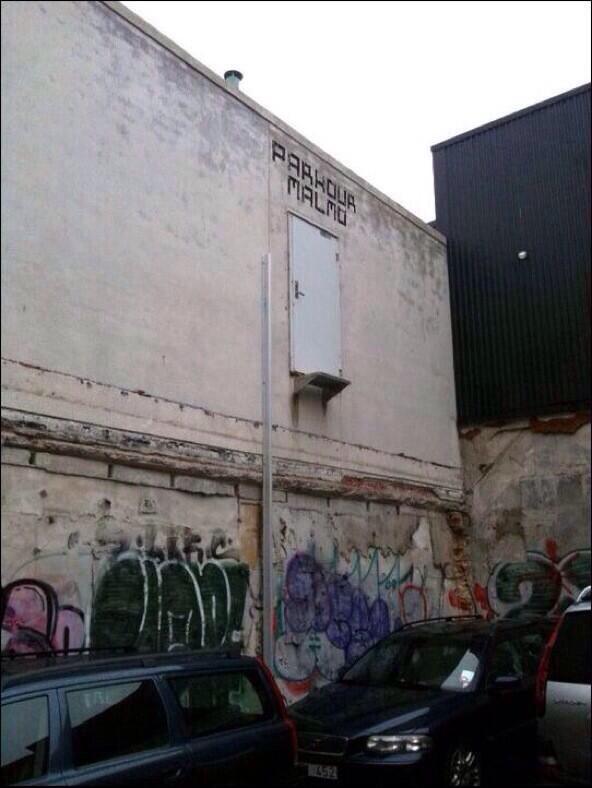 ComicalTwit's tweet photo. This is a parkour gym entrance in Sweden #DareToZlatan http://t.co/9yFHKtaPZu
