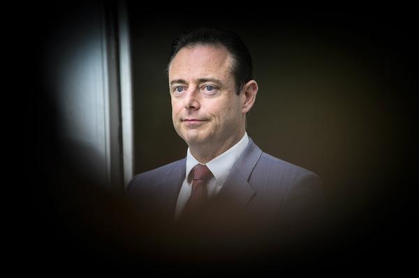 #Opinie
'<a href="/de_NVA/">N-VA</a> verdunde zich al om ad macht te komen, wat volgt nu: regeren om te regeren?'
bit.ly/1kbteth