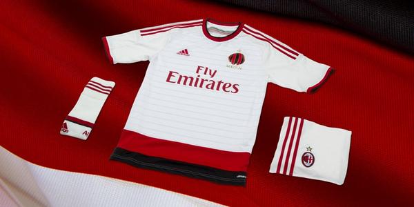 adidasFR's tweet photo. Le maillot extérieur 2014/15 du @acmilan entre en jeu.
#allinACM http://t.co/oFfvzRgCWz