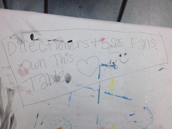 CRYlNGWOLF's tweet image. why have fandom drama when... #1DFandom #5SOSFandom