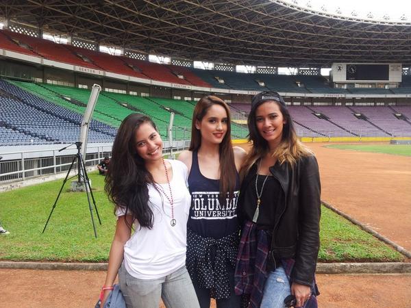 yogaandreans's tweet photo. Love you @pevpearce RT@NineSportInc: Juventini,salam ni dari @pevpearce, @NadineA_Dewi, dan @xcintakiehlx #JuveINA14 http://t.co/QSg9CrGBoW”