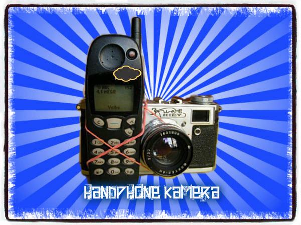 ManggaMe's tweet photo. ManggaMe!! 
km pernah ngeredupin layar hp light-nya biar ga dilirik org di sebelah? Hayoo.. knpa tuh? :D http://t.co/KqjaGrpVWo