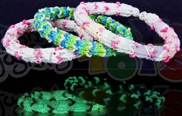 rainbow__looms's tweet photo. Loom bands! Loom bands forever http://t.co/mWS6j7LQnX
