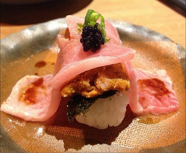 Fish and sea urchin sushi @ Taipei!
Photo credit toValentina Lee!
bit.ly/1kTcodf
#opensnap #twfood #sushi
