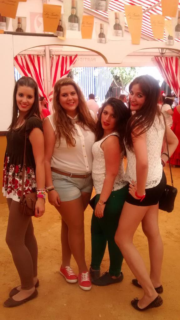 VGarme's tweet photo. Que ganotas de ver a mis pueblerinas @Miry_Ortiz94  @ewi93perez  @olgsv_95  :D preciosaaaaus! http://t.co/GOa632YFlj