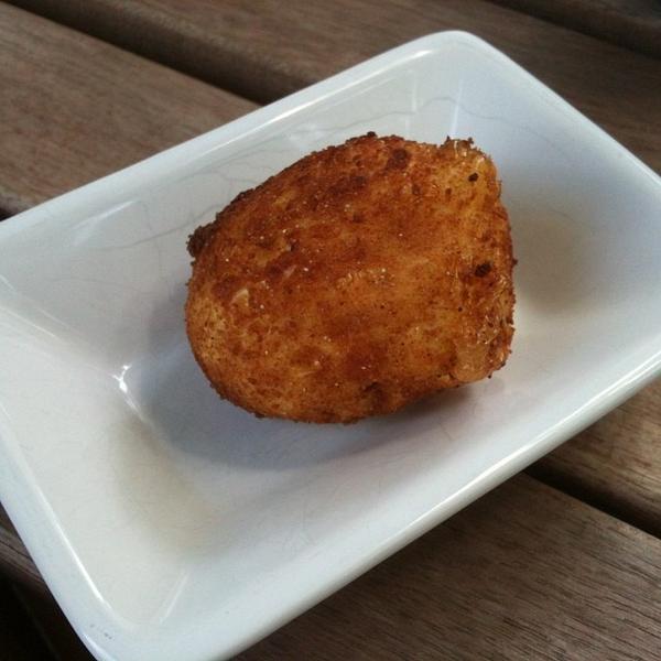 Alcatranrod's tweet image. #Scottishegg #softinside #yolkie #hiddenyolk #skotsktägg #highland #therecouldonlybeone #lunchie #deepfry #cayenn...