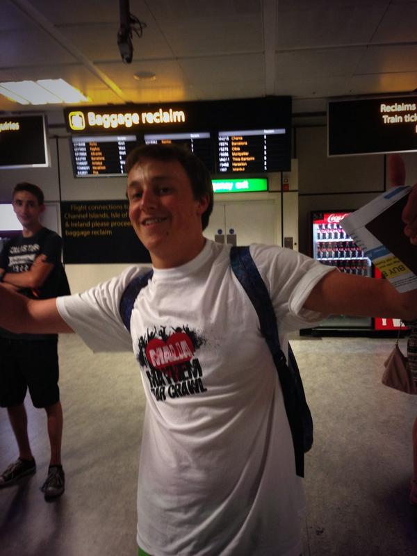 ThisIsMalia_'s tweet photo. Loving one of the Mayhem guests getting of the plane at Gatwick after a night out on the MAYHEM bar crawl #Malia2014 http://t.co/S3ox3Z3U2G