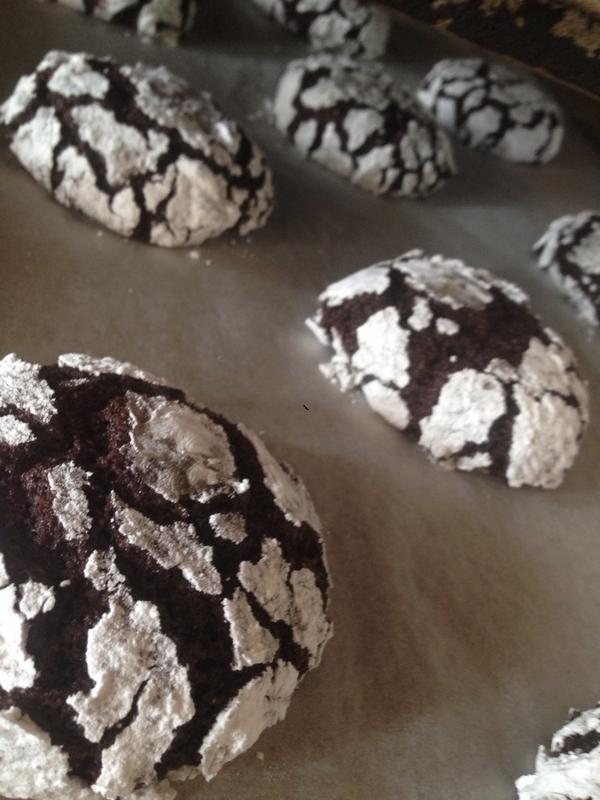 Thebreadlab999's tweet photo. Chocolate crinkle cookies, you know you want one. http://t.co/SpxIPKCQ07