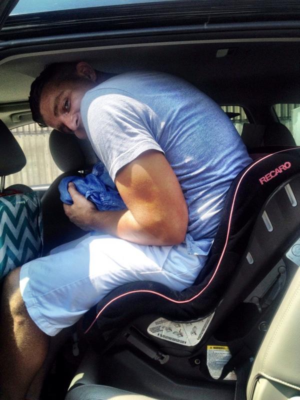 ericamacdonald3's tweet photo. No seats available, no problem. @rodneyhartjr in a car seat! #closefit #bigkid @jgarrett_emc http://t.co/ajUPJbVlDO