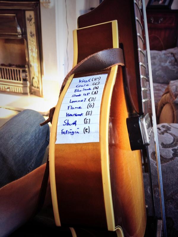 StarrlitePaul's tweet photo. A bit of Elvis tonight #theking #Elvis #elvisandthebeatles http://t.co/4V6elMCI9x