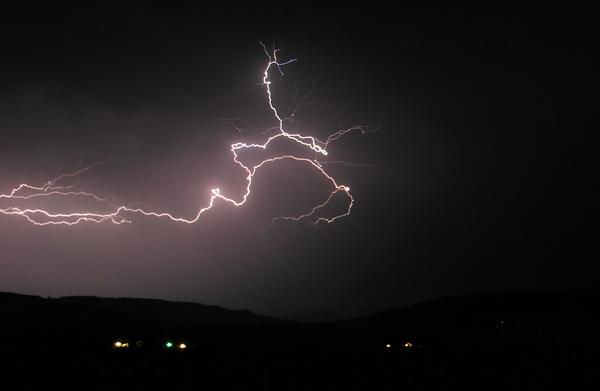 NWChris's tweet photo. Lightning Storm last night over the Blue Mountains. Taken just east of Walla Walla. http://t.co/xNQ2DIPIuE