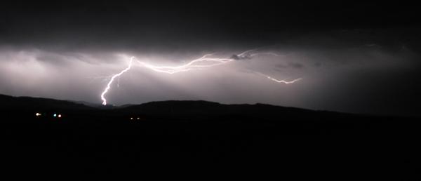 NWChris's tweet photo. Lightning Storm last night over the Blue Mountains. Taken just east of Walla Walla. http://t.co/xNQ2DIPIuE