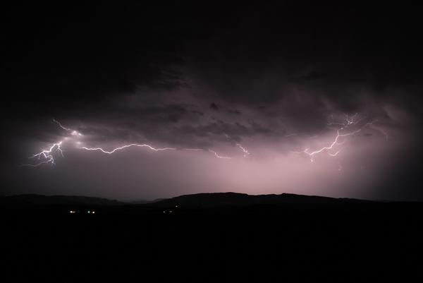 NWChris's tweet photo. Lightning Storm last night over the Blue Mountains. Taken just east of Walla Walla. http://t.co/xNQ2DIPIuE