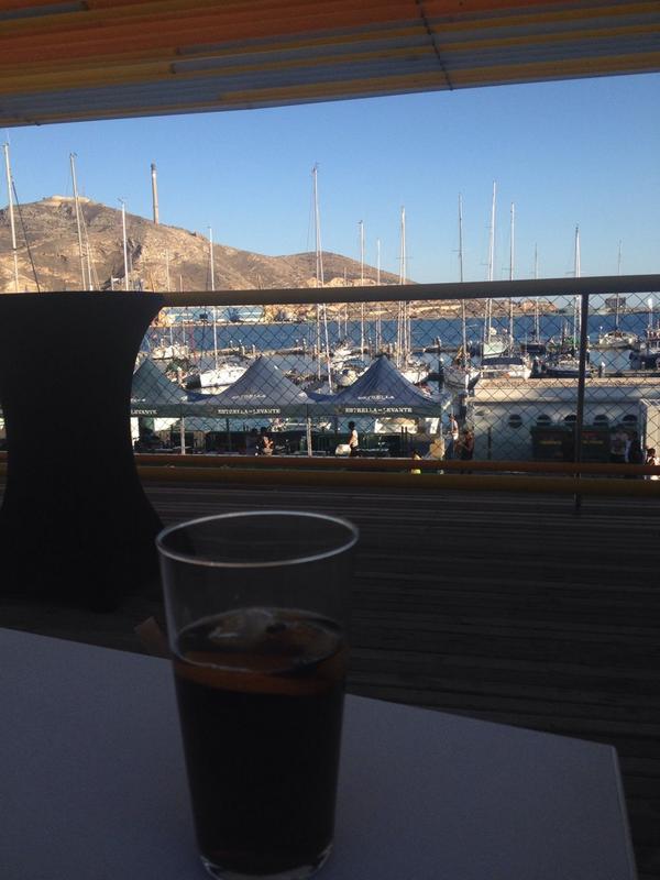 AOFISCH's tweet photo. De terraceo http://t.co/9C51lu06S3