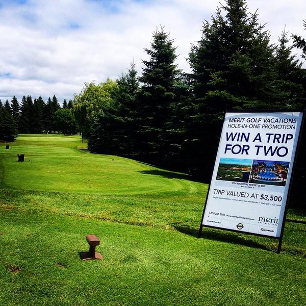 MeritGolfVac's tweet photo. We're ready for Men's Night @StationCreekGC - hole-in-one contest &amp; closest to the pin on hole 5 #fortheexperience http://t.co/h8o1qMjXaF