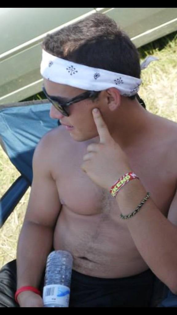 countdown2CT's tweet image. Wait justin how many more days until Country Thunder?? Oh ONE! 👆