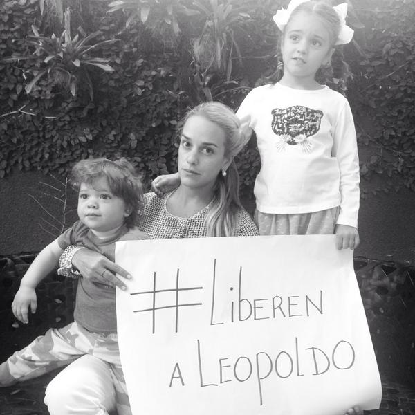 LIBEREN a @leopoldolopez y a todos los estudiantes que luchan por un mejor País para todos!