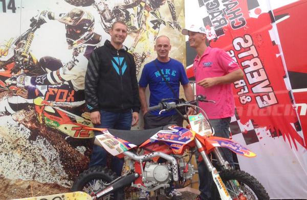 L'heureux gagnant du concours organisé lors de la <a href="/CharityRace/">My Charity Race</a> #Genk, une journée à l’initiative de <a href="/StefanEverts/">stefan everts</a>