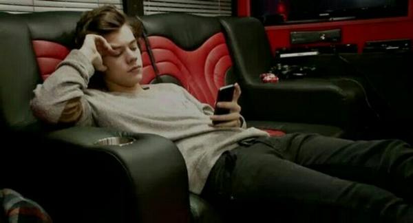 hc_rp's tweet photo. Texting my mum on tour I miss her so much x http://t.co/TSuIyqzxaM