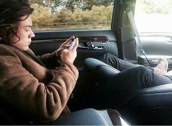 hc_rp's tweet photo. Someone always text me at 2:00 in the afternoon haha http://t.co/npnxMDUIhY