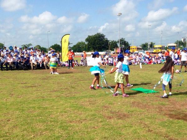 Merida_Joven's tweet photo. Hoy arrancan los cursos de Verano #Descubre en la Unidad deportiva Caucel #MeridaJoven presente!! http://t.co/UOQz3rCJCH