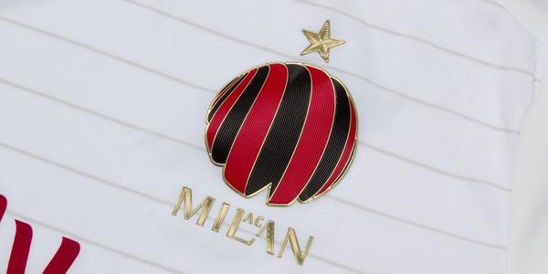 adidasMX's tweet photo. Grandeza rossonera. Nuevo jersey visitante del @acmilan temporada 2014/15 #allinACM http://t.co/da1MKdJwqY