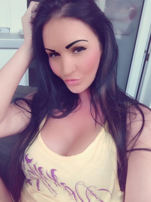 Gleich ist meine s&uuml;sse roxxy bei mir und wir machen uns nen sch&ouml;nen Abend <3 #Sun Aurora#roxxy x # Summer<a href="/tag/sun"class="tags"><span>#sun</span></a>