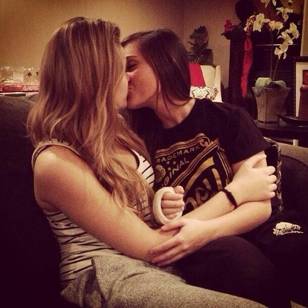 Cute Lesbian Couples (@_lesbiancouples) on Twitter photo 