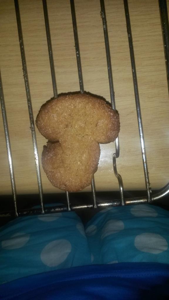 lolly_vn's tweet photo. Baking ♡ @Jay_VanRensburg http://t.co/ImWRALPw1s