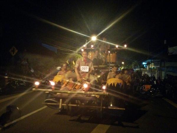 DKarangdowo's tweet photo. "@jonegoroan: Kemeriahan di bulan ramadhan #festival #oklik #Bojonegoro http://t.co/KmMFFCurX5"