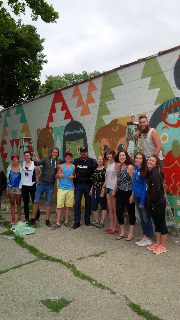 SarniaPolice's tweet image. Ozzy hanging with JNAAG Raaw group promoting uplifting street art #legalfun