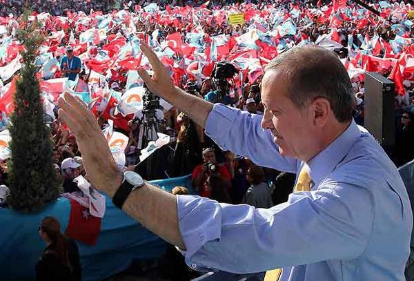 TuhafAmaGercek's tweet photo. Erdoğan: “17 Aralık’ı Gazze’yi engellemek için yaptılar” http://t.co/9CzrWgXHRT http://t.co/GC7VKmIKXO