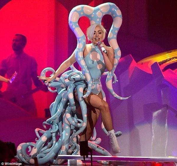 iby0954's tweet photo. I'm your biggest fan, I'll follow you until you love me!!!
#MTVHottest Lady Gaga
#artRAVE http://t.co/A2WnH6a2x0