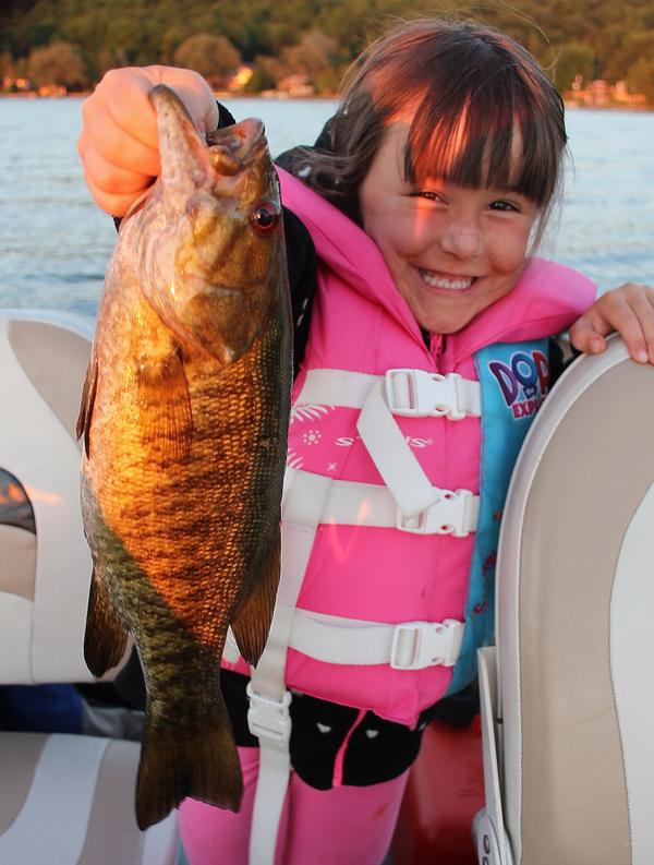 jwilsonmedia's tweet photo. 5 year old prodigy Mia Wilson catches a beautiful #SmallmouthBass on an @BassMagnetLures #Quiverstick #stickworm http://t.co/V4bOcFkgn8