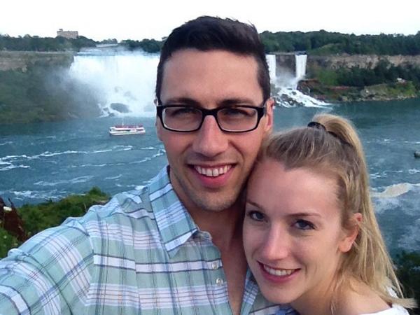 adamsimac8's tweet photo. Niagara Falls with @ashleyvoth and our first selfie as a married couple! http://t.co/YpUofOTrBN