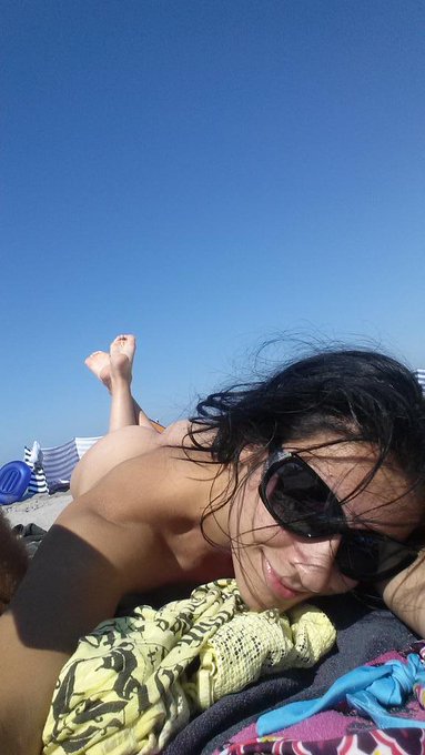 Nacked at the beach... retweet if you like:-) http://t.co/0TGm421FOc