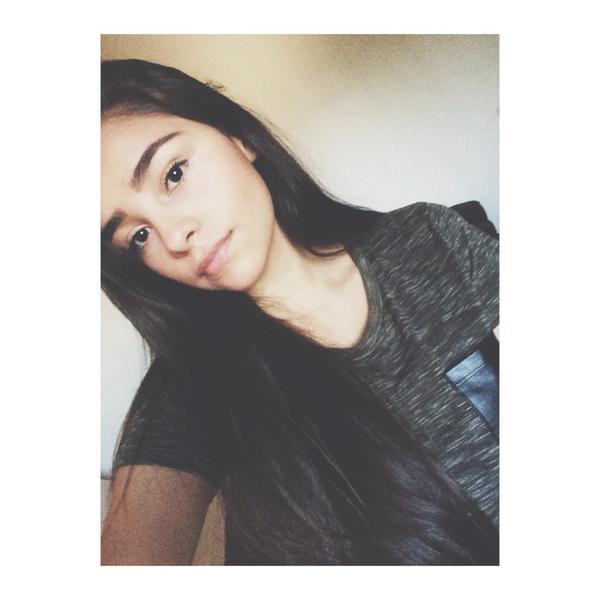 AlwaysForMahone's tweet image. Which selfie do y'all like best?