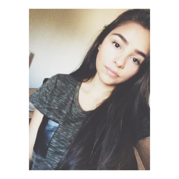 AlwaysForMahone's tweet image. Which selfie do y'all like best?