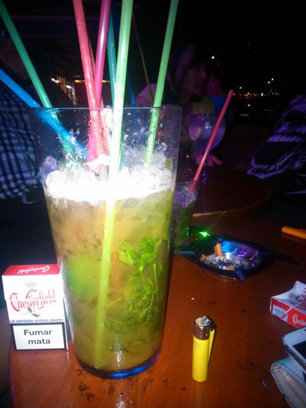 Davidlasala97's tweet photo. Con @JaviCebollada y @arandapapis. Bebiendonos un chupito http://t.co/WZlQsYjcho