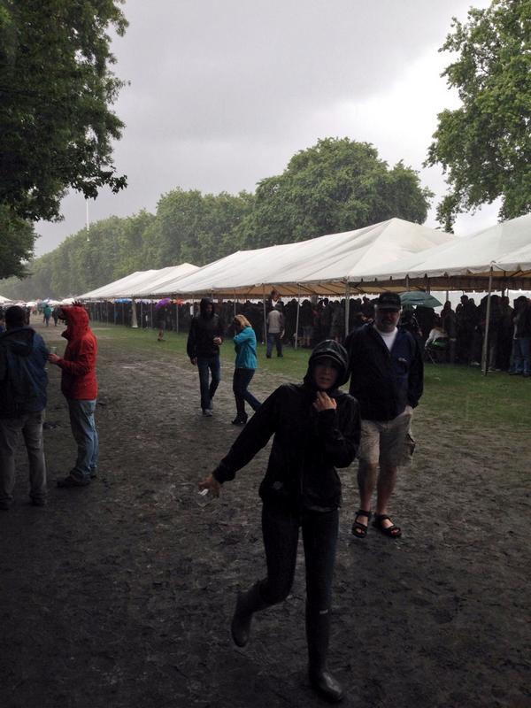 RogueAles's tweet photo. A little rain must fall on an @oregonbrewfest. #OBF27 #OBF2014 http://t.co/zWQPPLJqtW