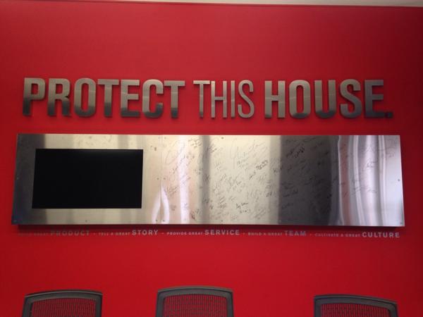 CoachBrianKelly's tweet photo. Pretty flattered to sign the Athlete/VIP wall @UnderArmour #GoIrish #IWILL http://t.co/GrdNPaAUlD