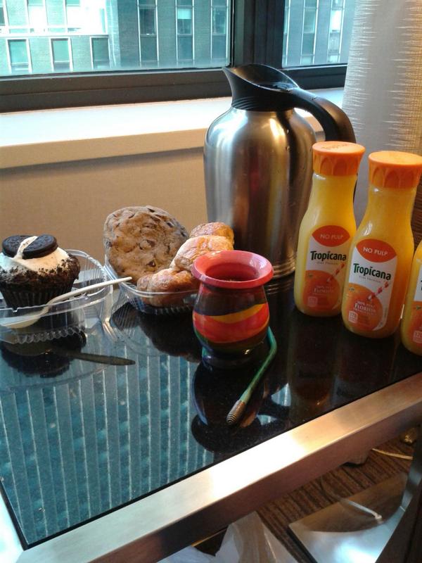vicmoravec's tweet photo. Desayuno argento-americano #nyc http://t.co/uAUHXKPOy9
