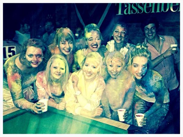michaela_du's tweet photo. Paint social 😃 http://t.co/CzZZ97Rirb
