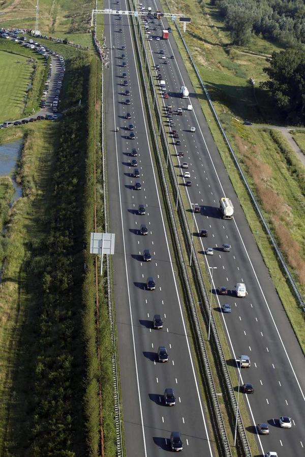 airlivenet's tweet photo. Pic is stronger than a thousand words. Bodies of #MH17 victims arrive in Holland: http://t.co/0Jq74X94Dq