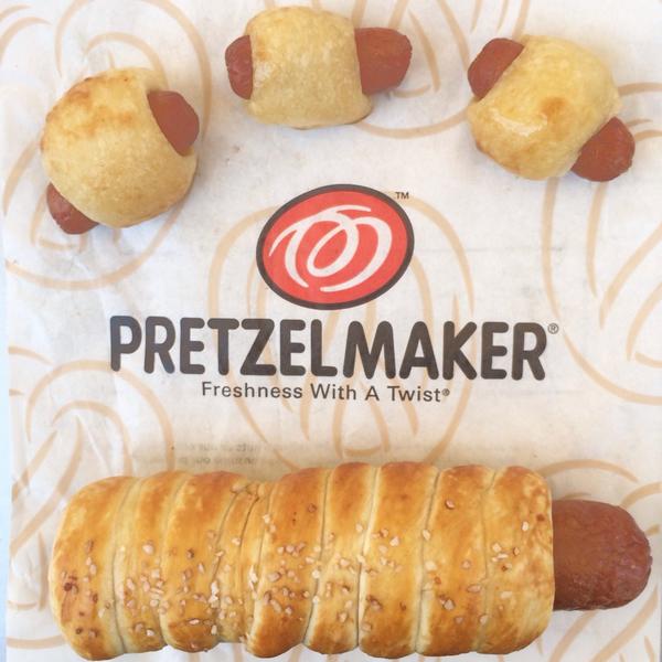 Pretzelmaker's tweet photo. Hot dogs come in all sizes. Do you prefer #MiniPretzelDogs or regular #PretzelDogs? http://t.co/VHVoga34Uh