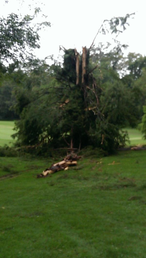 MWFGolf's tweet photo. This is why we suggest you come in when it storms! http://t.co/4urtU23vCM