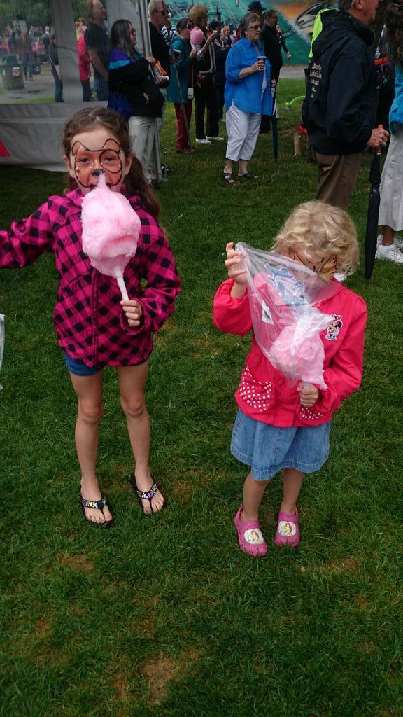 SheilaGunnReid's tweet photo. Free cotton candy at the #FreedomBBQ... because dentists are capitalists. http://t.co/KEH3BmtJBA