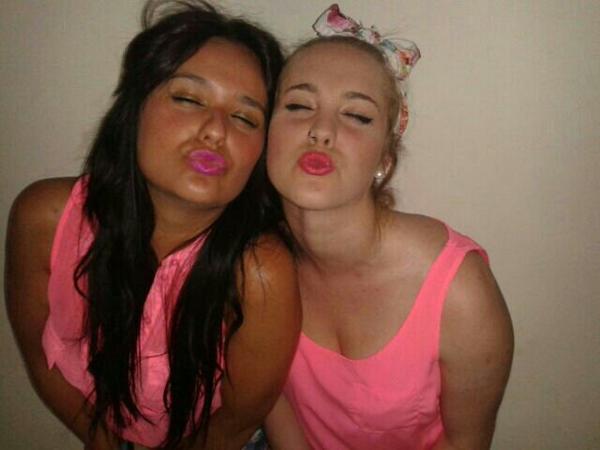 nekaneperez14's tweet photo. Hasta aqui una de las mejores vacaciones con mis pekess:) el año que biene mas y mejor! #Gandia2014 http://t.co/usGHEpDuQW