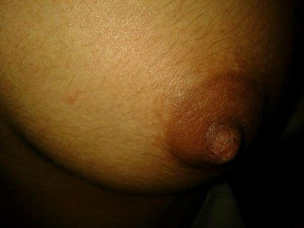 Thth619Th's tweet photo. مين يبي يرضع صدري http://t.co/c7vykGokrU