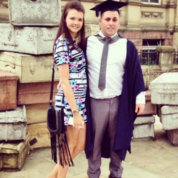 ToniLMurray's tweet photo. Jays graduation 💜 http://t.co/V5RT21ZxGY